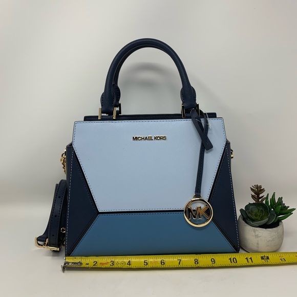 Michael Kors Prism Medium Messenger - Picture 2 of 10
